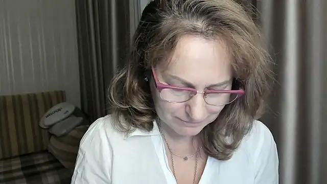 Snapshot of lauraoven chatting on January 2025 07:39:01 PM lauraoven online show from January 2025 07:39:01 PM