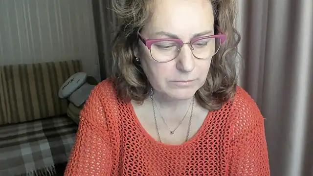 Snapshot of lauraoven chatting on January 2025 09:26:01 AM lauraoven online show from January 2025 09:26:01 AM