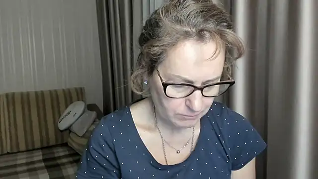 Snapshot of lauraoven chatting on January 2025 05:44:02 PM lauraoven online show from January 2025 05:44:02 PM