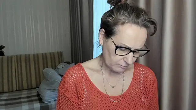 Snapshot of lauraoven chatting on February 2025 12:46:02 PM lauraoven online show from February 2025 12:46:02 PM