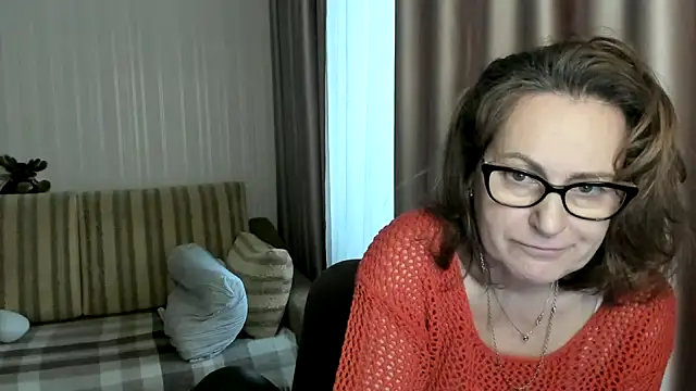 Snapshot of lauraoven chatting on February 2025 12:28:01 PM lauraoven online show from February 2025 12:28:01 PM