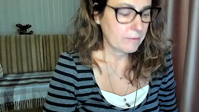 lauraoven online show from October 2025 08:31:02 AM