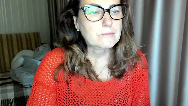 lauraoven online show from November 2025 07:31:02 AM