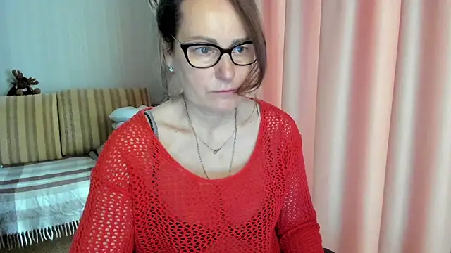 Snapshot of lauraoven chatting on May 2026 08:52:01 AM lauraoven online show from May 2026 08:52:01 AM