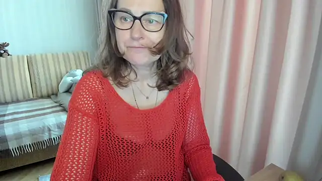 Snapshot of lauraoven chatting on May 2026 01:05:01 PM lauraoven online show from May 2026 01:05:01 PM