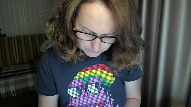 Snapshot of lauraoven chatting on May 2026 06:27:02 PM lauraoven online show from May 2026 06:27:02 PM