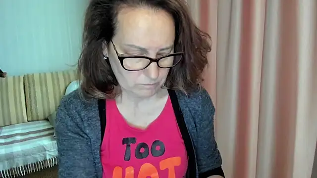 Snapshot of lauraoven chatting on May 2026 07:59:02 AM lauraoven online show from May 2026 07:59:02 AM
