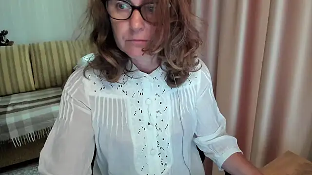 Snapshot of lauraoven chatting on July 2026 09:59:01 AM lauraoven online show from July 2026 09:59:01 AM