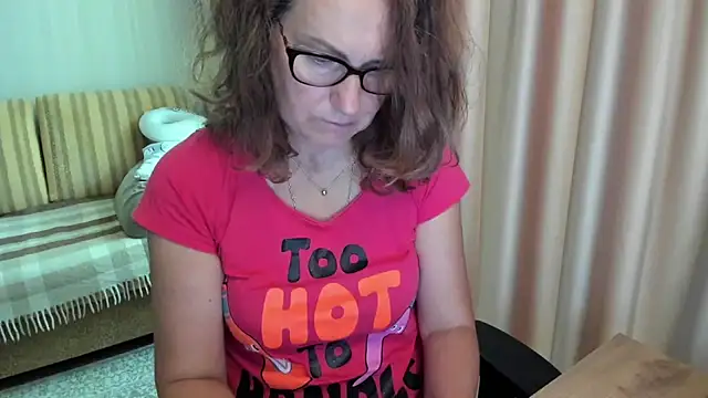 Snapshot of lauraoven chatting on July 2026 08:06:02 AM lauraoven online show from July 2026 08:06:02 AM