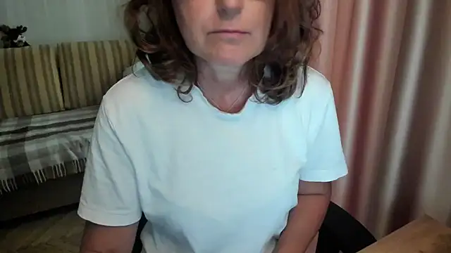 Snapshot of lauraoven chatting on July 2026 03:21:02 PM lauraoven online show from July 2026 03:21:02 PM