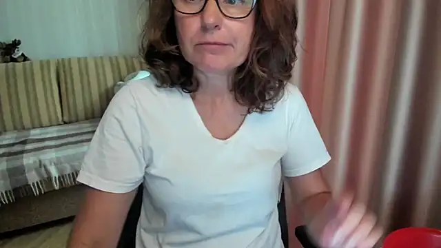 Snapshot of lauraoven chatting on August 2026 09:52:01 AM lauraoven online show from August 2026 09:52:01 AM