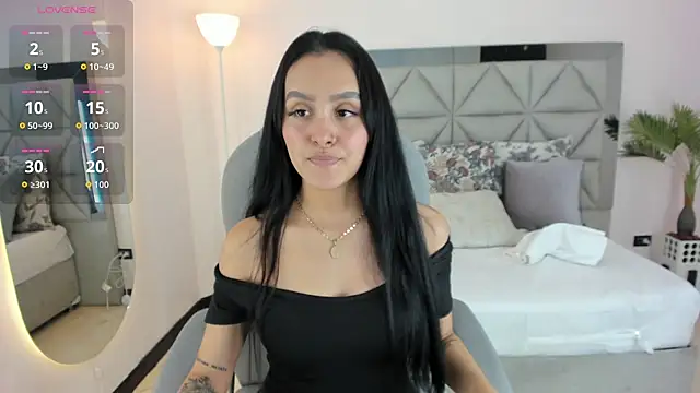 tati saldarriaga online show from November 2025 08:41:02 PM