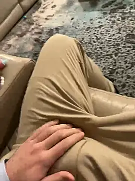 Snapshot of JohnnyBigShot chatting on January 2025 11:38:01 PM JohnnyBigShot online show from January 2025 11:38:01 PM