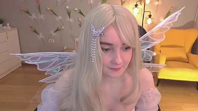 Snapshot of CloudGrace chatting on April 2026 03:15:01 AM CloudGrace online show from April 2026 03:15:01 AM