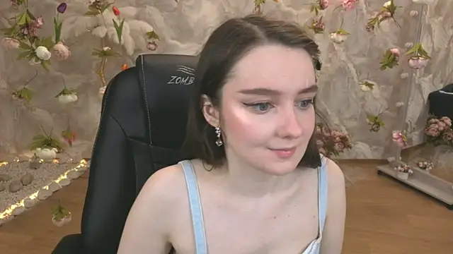 Snapshot of CloudGrace chatting on April 2026 06:14:02 PM CloudGrace online show from April 2026 06:14:02 PM