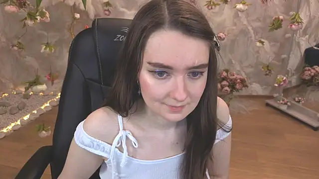 Snapshot of CloudGrace chatting on May 2026 03:13:01 AM CloudGrace online show from May 2026 03:13:01 AM