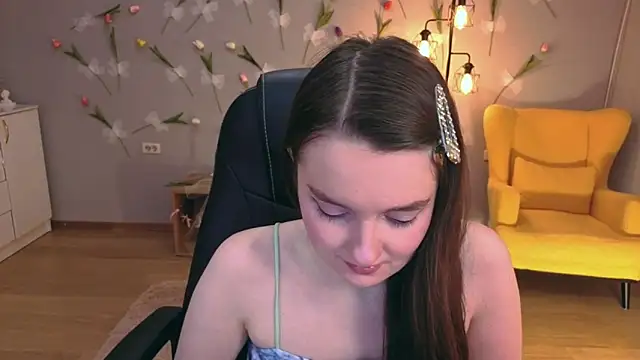 Snapshot of CloudGrace chatting on May 2026 06:16:02 PM CloudGrace online show from May 2026 06:16:02 PM