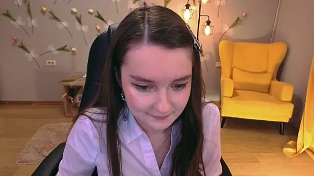 Snapshot of CloudGrace chatting on June 2026 06:23:02 PM CloudGrace online show from June 2026 06:23:02 PM