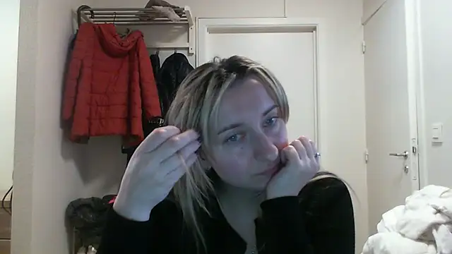 SusanCurt online show from December 2025 10:42:01 AM