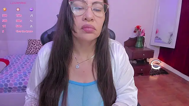 esmeralda milf online show from October 2025 11:40:01 AM