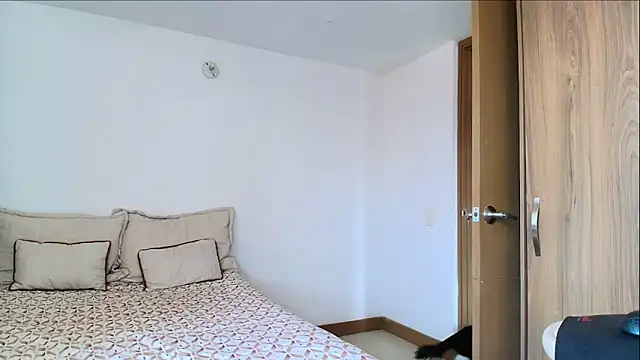 SARA TS FOX online show from February 2026 06:23:02 PM