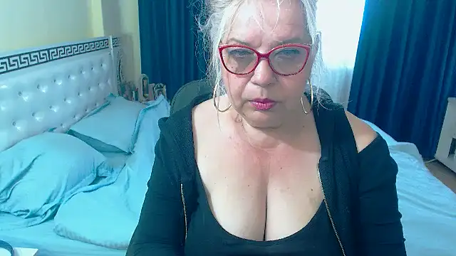SonyaHotMilf online show from May 2026 11:06:01 AM