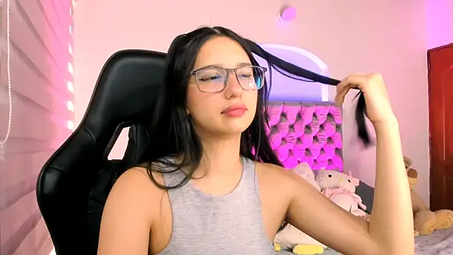 Luniverse online show from December 2025 08:28:02 PM