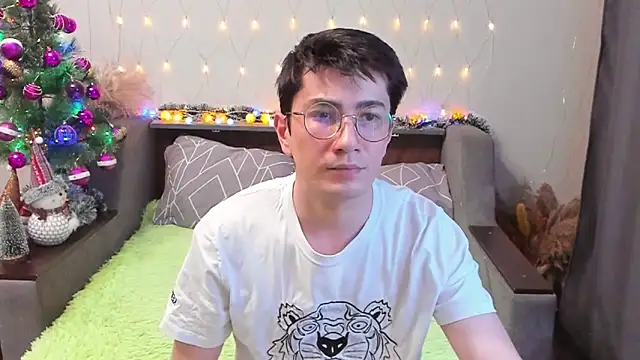 Snapshot of Yumi_steve chatting on December 2024 08:04:02 PM Yumi steve online show from December 2024 08:04:02 PM