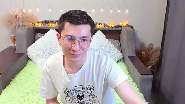 Snapshot of Yumi_steve chatting on February 2025 11:57:02 PM Yumi steve online show from February 2025 11:57:02 PM
