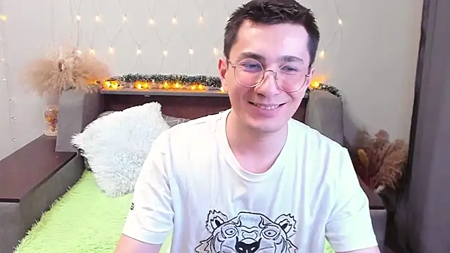 Snapshot of Yumi_steve chatting on February 2025 08:33:02 PM Yumi steve online show from February 2025 08:33:02 PM
