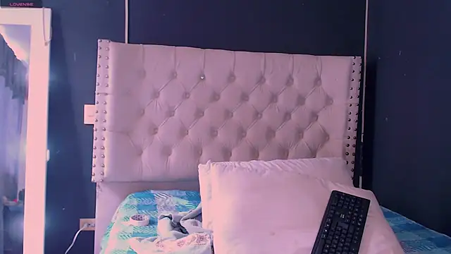 valen thompson online show from December 2024 07:21:02 PM