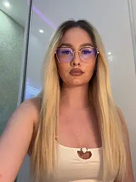 Snapshot of mollyxxx chatting on June 2026 02:13:02 AM mollyxxx online show from June 2026 02:13:02 AM