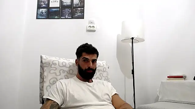 Verycutex online show from October 2025 07:03:02 PM