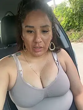 Snapshot of Aw_ThROAt9 chatting on June 2026 01:26:02 PM Aw ThROAt9 online show from June 2026 01:26:02 PM