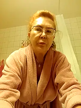 Snapshot of Hottie-Mom chatting on October 2025 08:02:02 AM Hottie-Mom online show from October 2025 08:02:02 AM