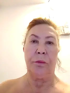 Hottie-Mom online show from April 2026 07:29:01 AM