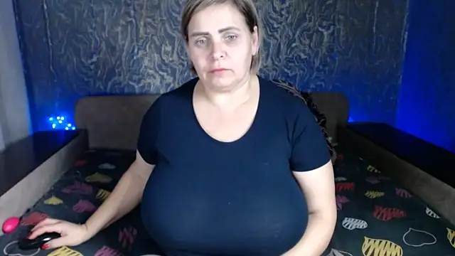 Snapshot of EvaCristal chatting on November 2025 09:24:02 PM EvaCristal online show from November 2025 09:24:02 PM