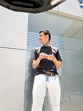 dannnyhot24 online show from September 2025 04:51:02 PM