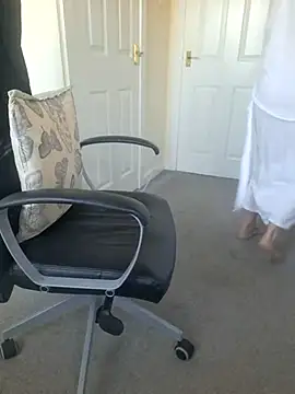 Emily English57 online show from December 2025 09:36:01 AM