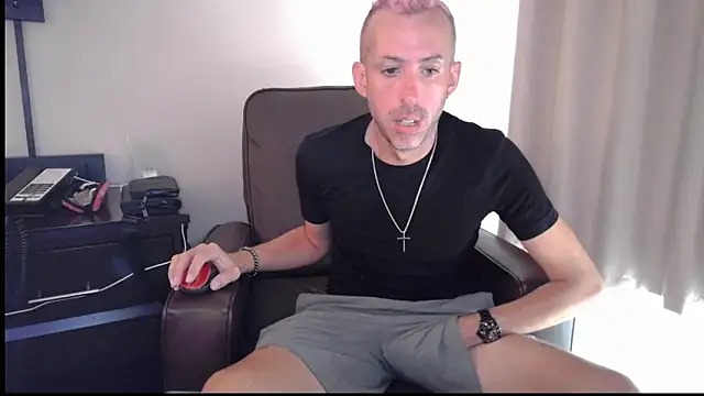 Snapshot of smokenstrokex chatting on May 2026 02:46:02 PM smokenstrokex online show from May 2026 02:46:02 PM