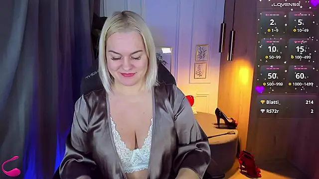 Snapshot of YolandaKiss chatting on February 2025 11:14:02 PM YolandaKiss online show from February 2025 11:14:02 PM