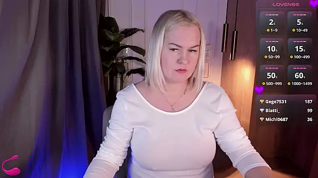 Snapshot of YolandaKiss chatting on February 2025 11:35:01 PM YolandaKiss online show from February 2025 11:35:01 PM