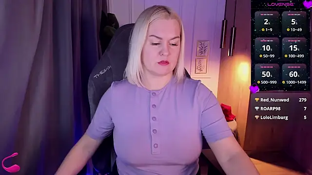 Snapshot of YolandaKiss chatting on February 2025 08:36:02 AM YolandaKiss online show from February 2025 08:36:02 AM