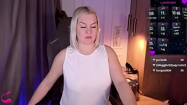 Snapshot of YolandaKiss chatting on March 2025 11:15:02 PM YolandaKiss online show from March 2025 11:15:02 PM