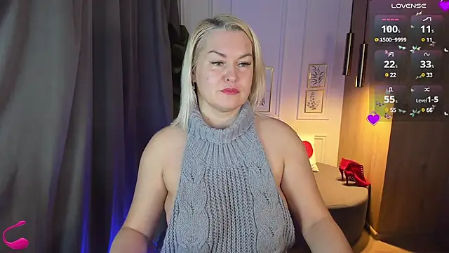 Snapshot of YolandaKiss chatting on March 2025 08:26:02 PM YolandaKiss online show from March 2025 08:26:02 PM