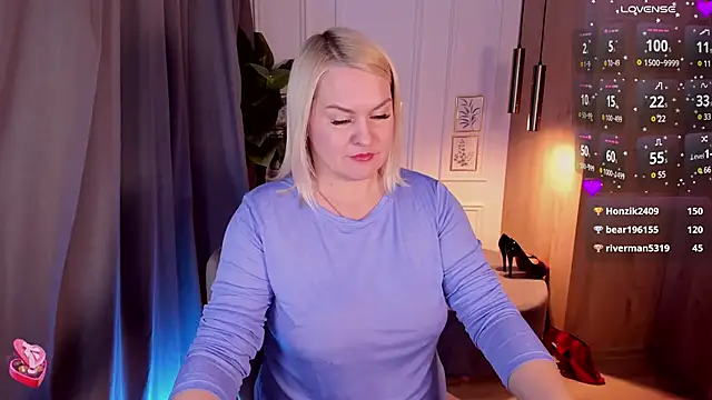 Snapshot of YolandaKiss chatting on March 2025 08:37:02 AM YolandaKiss online show from March 2025 08:37:02 AM