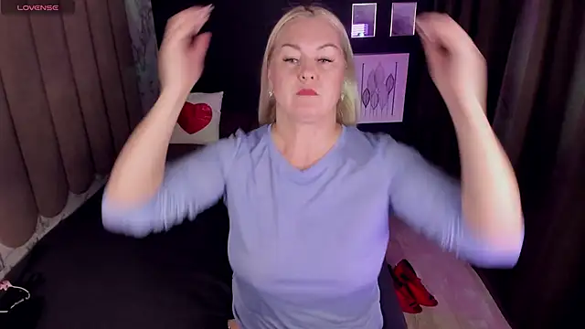 Snapshot of YolandaKiss chatting on October 2025 08:20:02 PM YolandaKiss online show from October 2025 08:20:02 PM