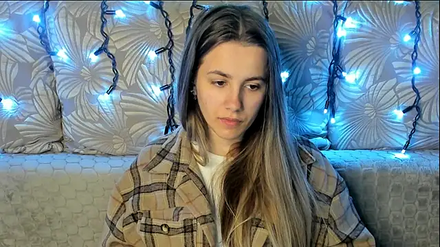 MaggieCake online show from April 2026 03:00:02 AM