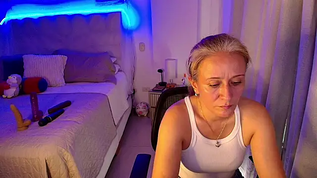 Snapshot of Naty_Stone chatting on May 2026 10:05:02 PM Naty Stone online show from May 2026 10:05:02 PM