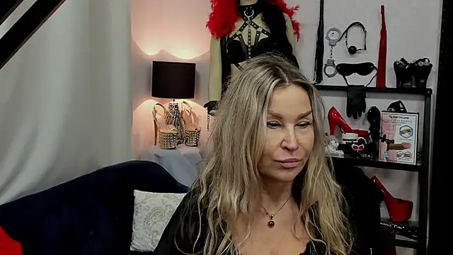 crystaLUX online show from January 2025 10:48:01 AM